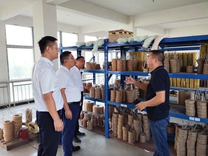 鄂州建工工程副总经理杨先宏,市场部经理江升;我会秘书长阳光
